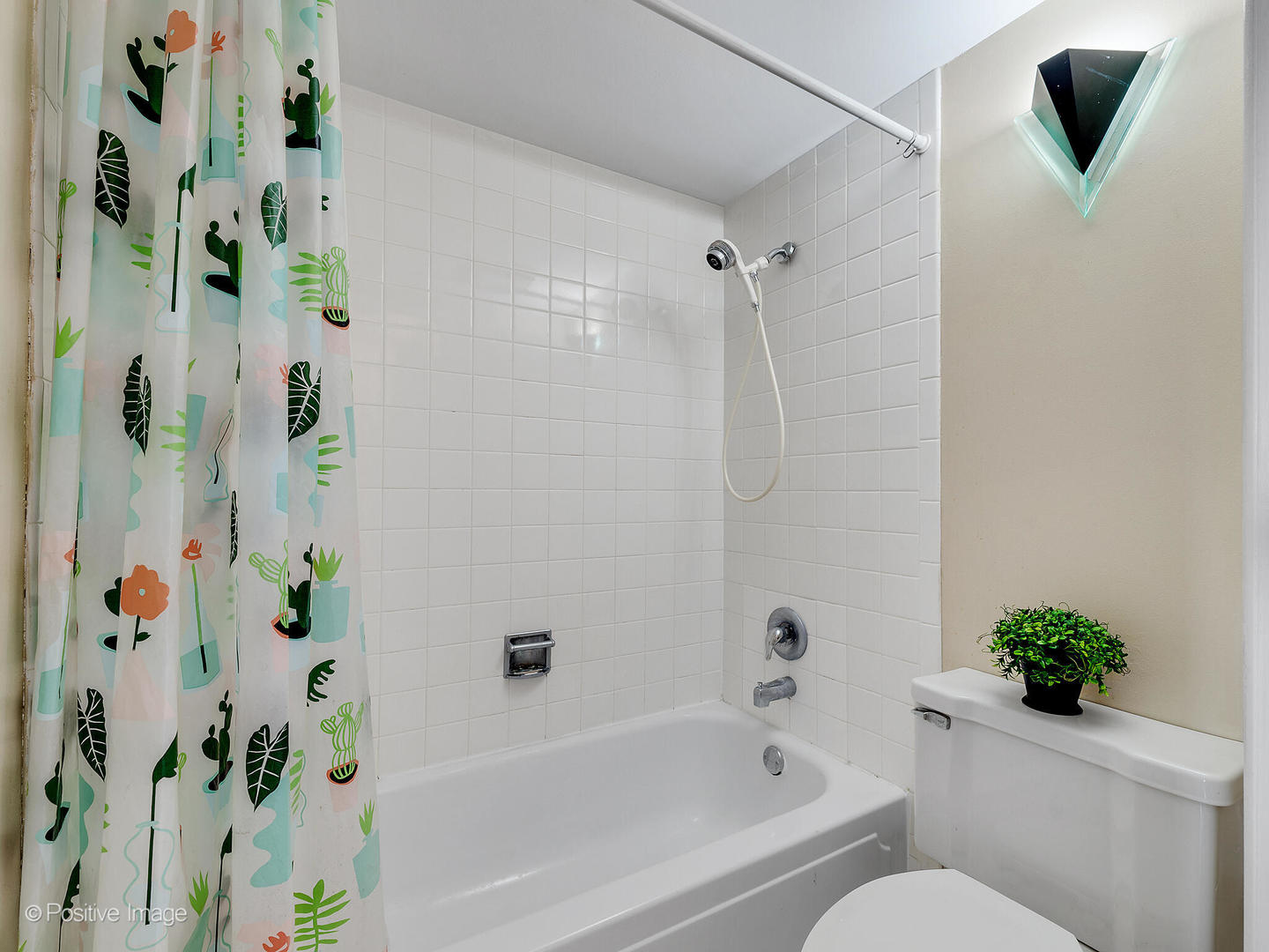 6340 AMERICANA Drive #1019, Willowbrook, IL 60527