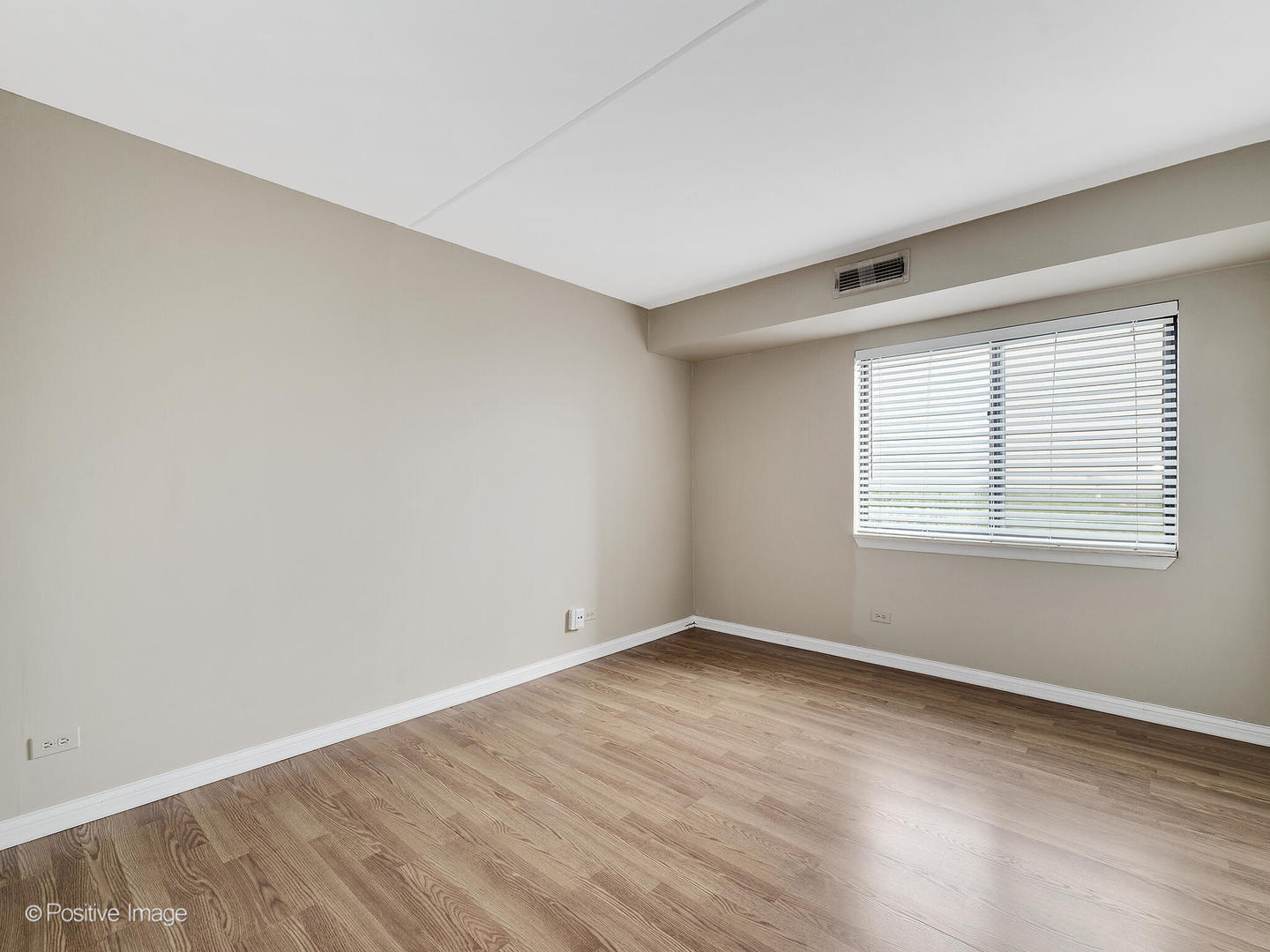 6340 AMERICANA Drive #1019, Willowbrook, IL 60527