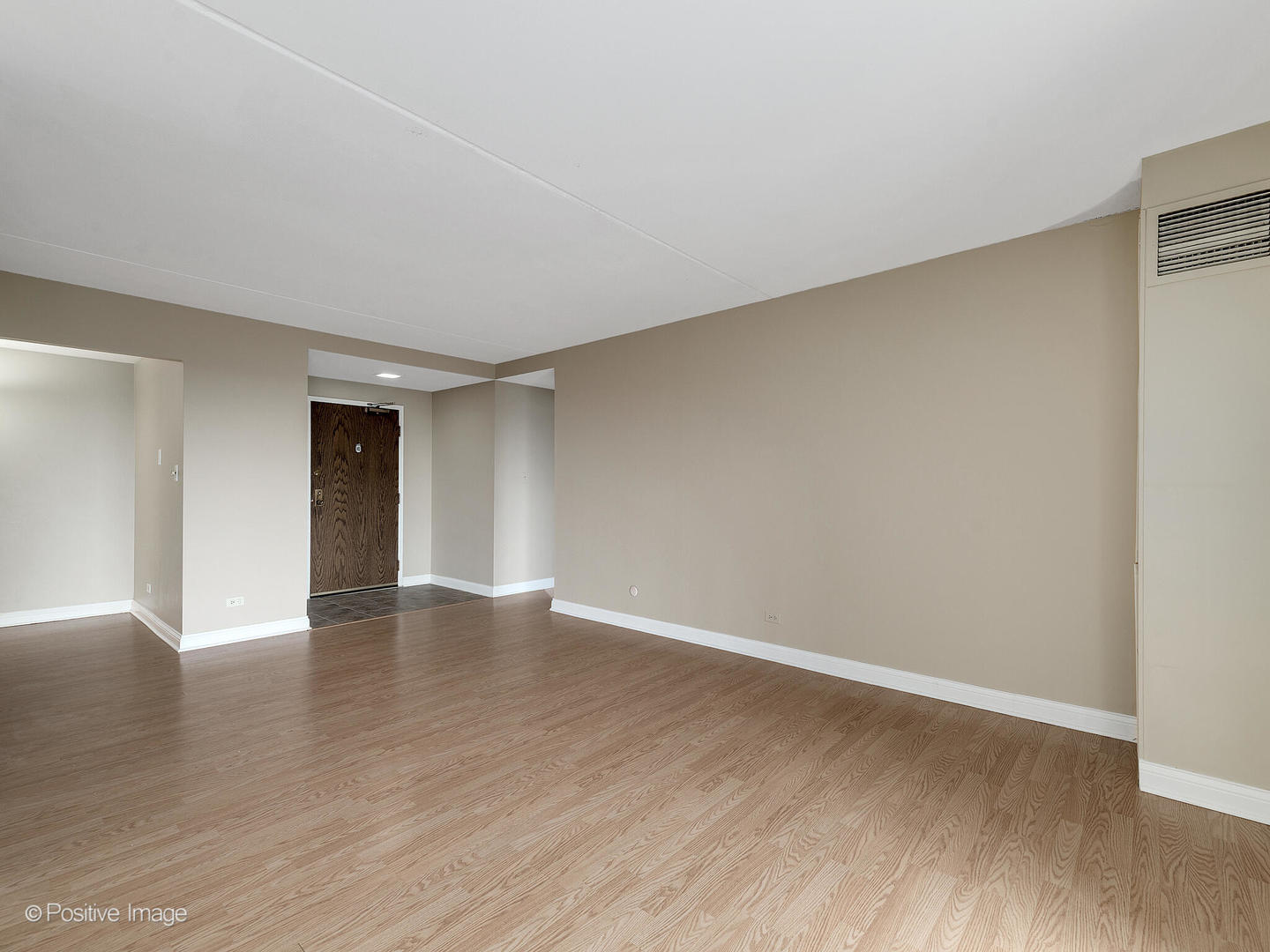 6340 AMERICANA Drive #1019, Willowbrook, IL 60527