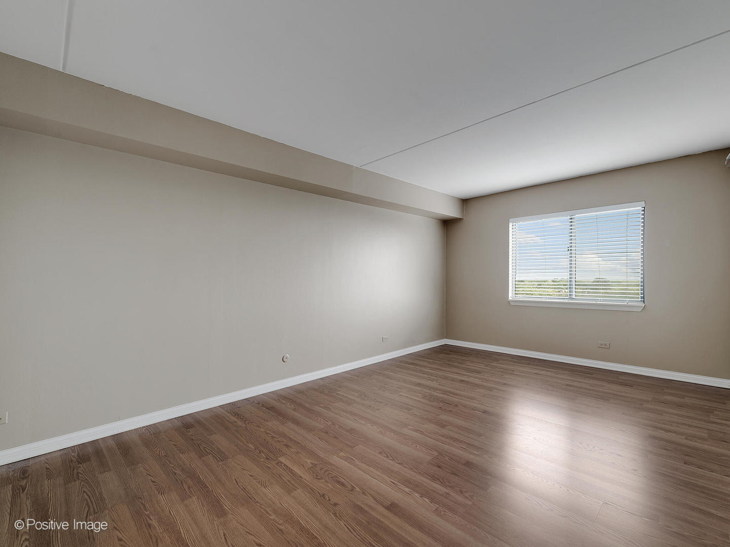 6340 AMERICANA Drive #1019, Willowbrook, IL 60527