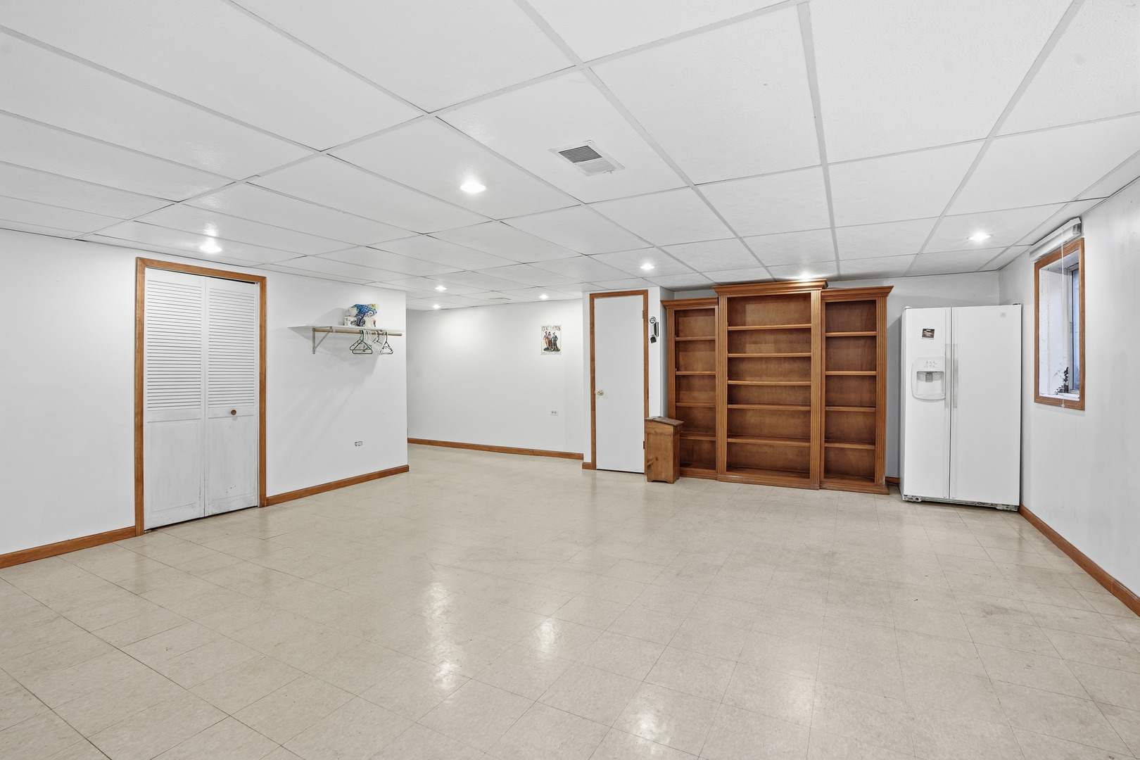 9312 S 77th Court, Hickory Hills, IL 60457