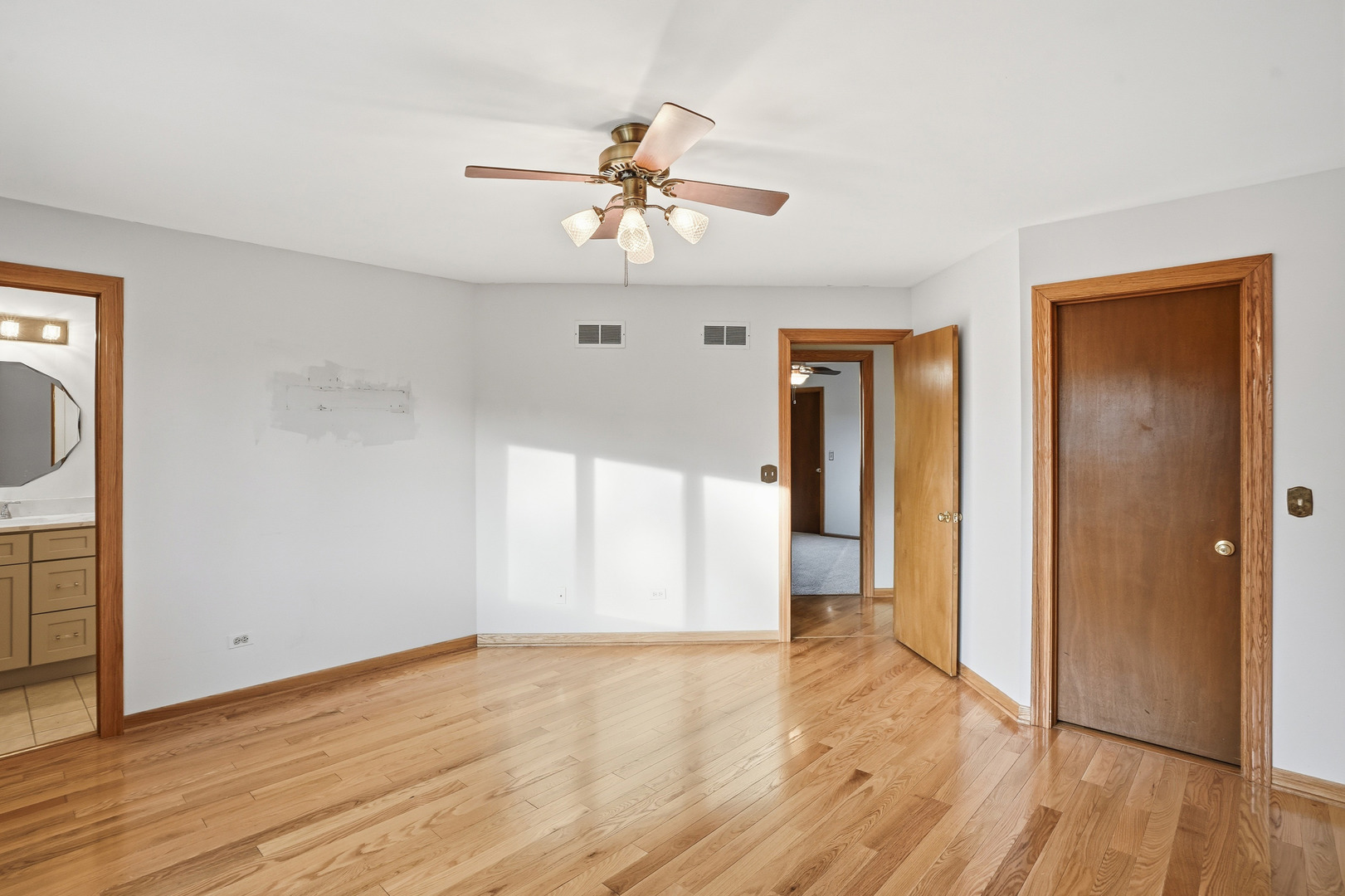 9312 S 77th Court, Hickory Hills, IL 60457