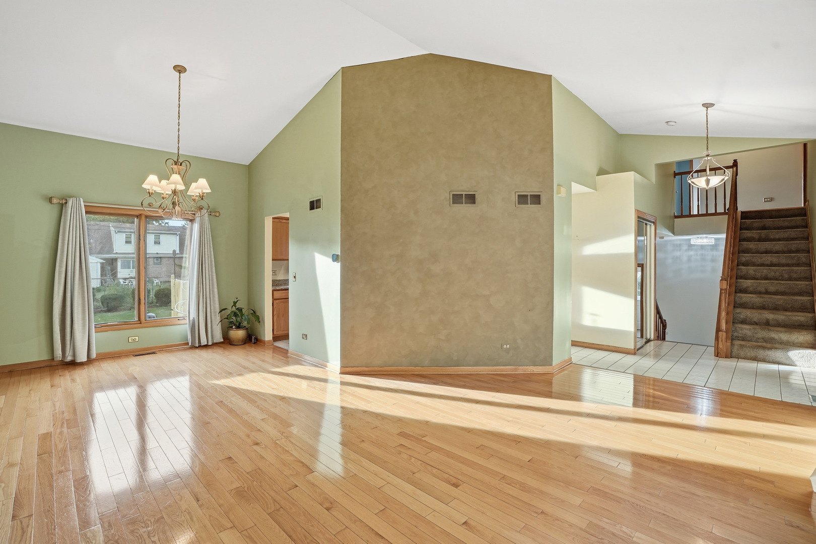 9312 S 77th Court, Hickory Hills, IL 60457