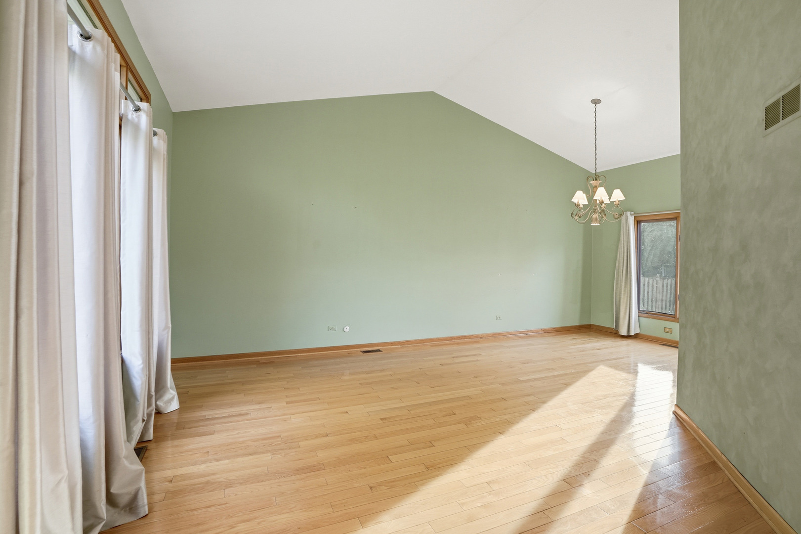 9312 S 77th Court, Hickory Hills, IL 60457