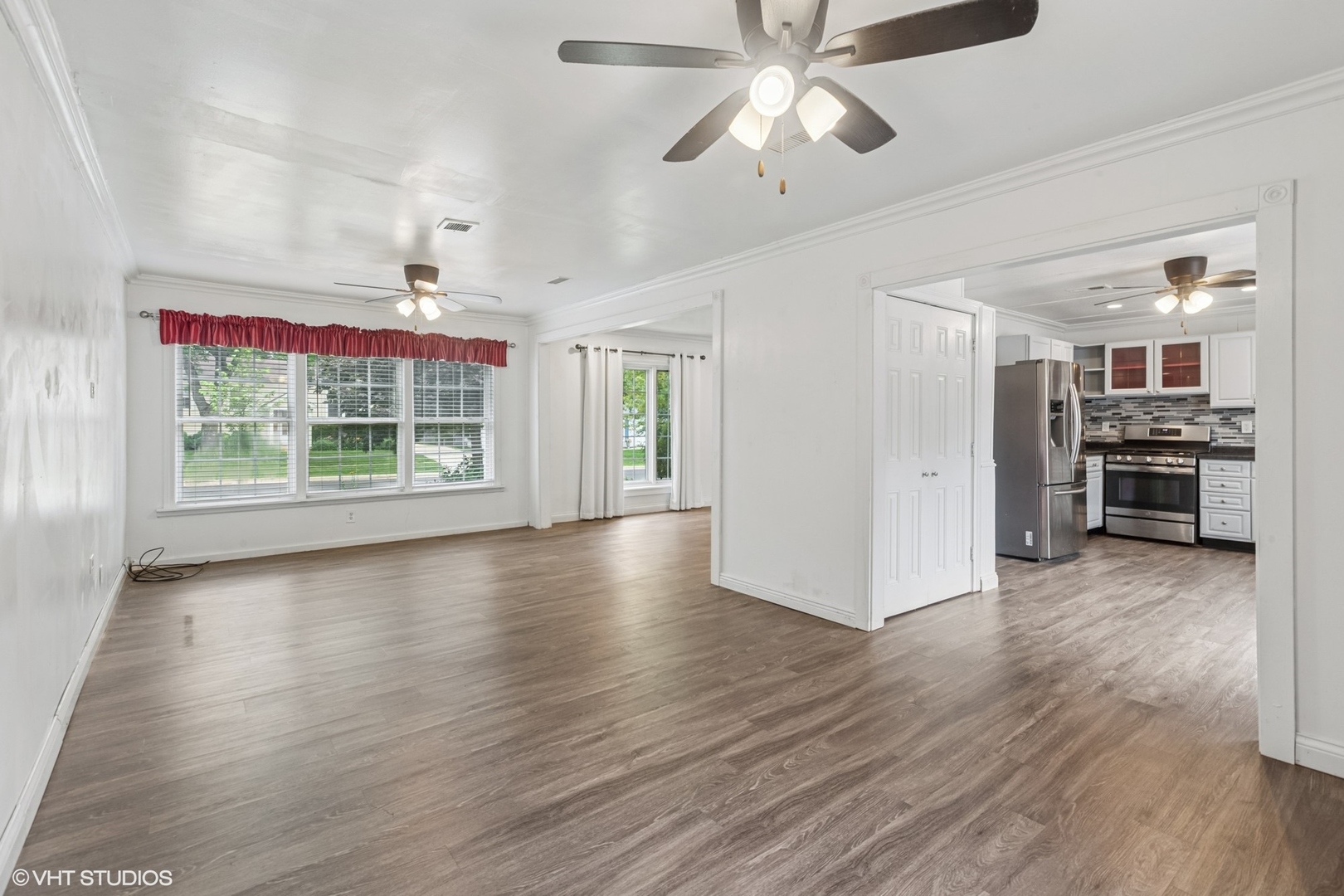 27 Ridge Circle, Streamwood, IL 60107