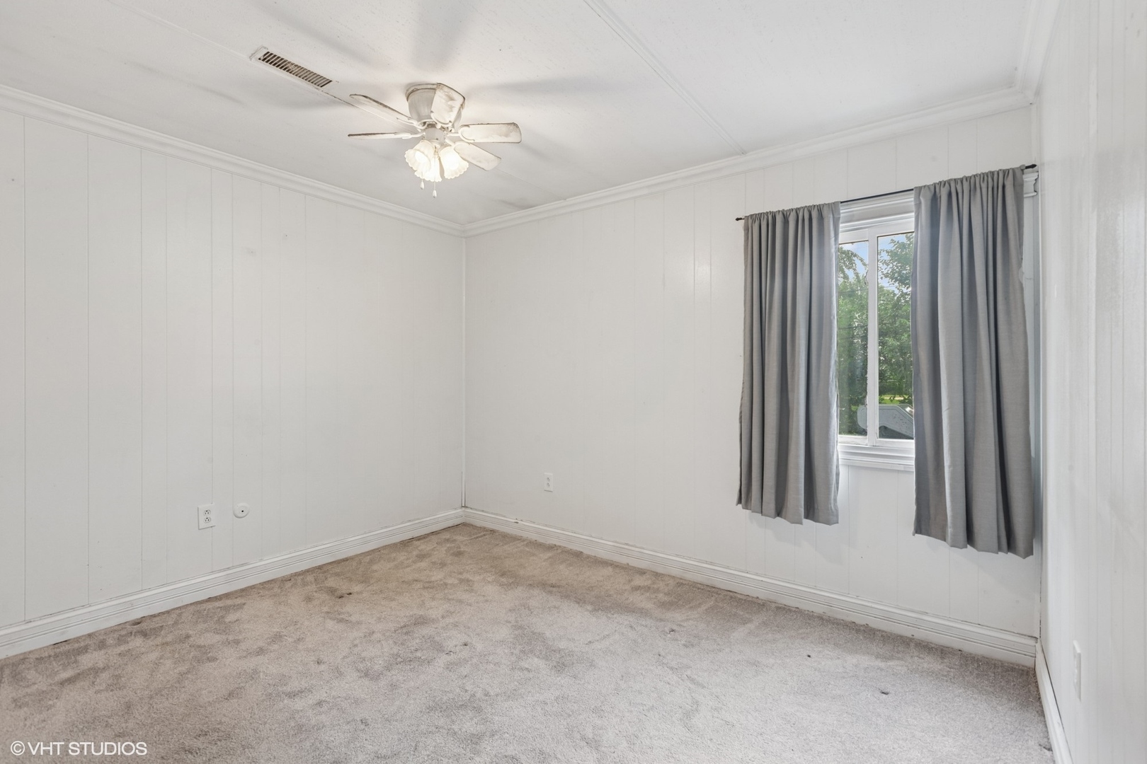 27 Ridge Circle, Streamwood, IL 60107