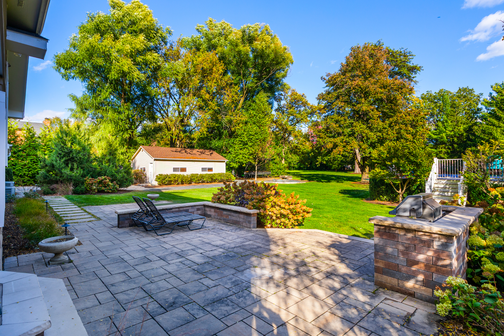 4733 ROSLYN Road, Downers Grove, IL 60515