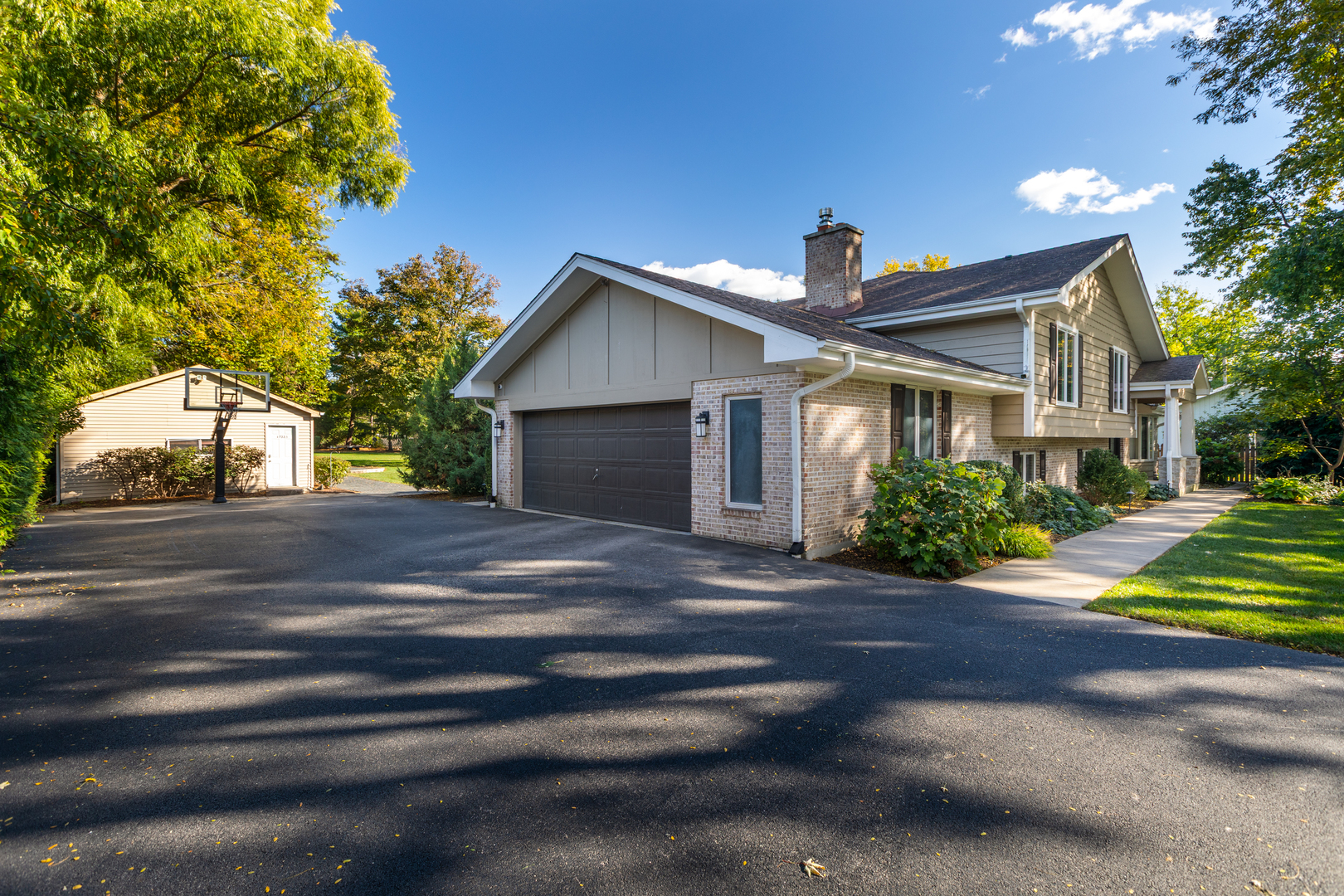 4733 ROSLYN Road, Downers Grove, IL 60515