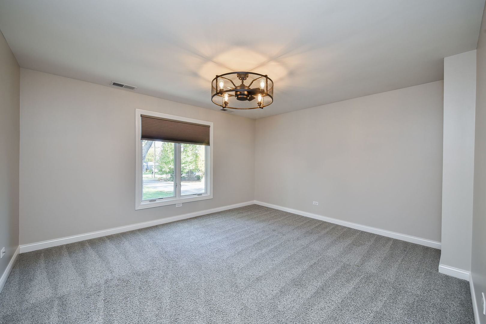 4733 ROSLYN Road, Downers Grove, IL 60515