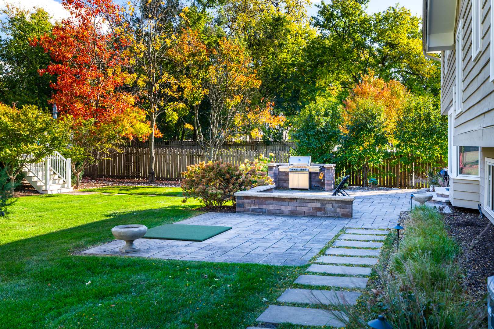 4733 ROSLYN Road, Downers Grove, IL 60515