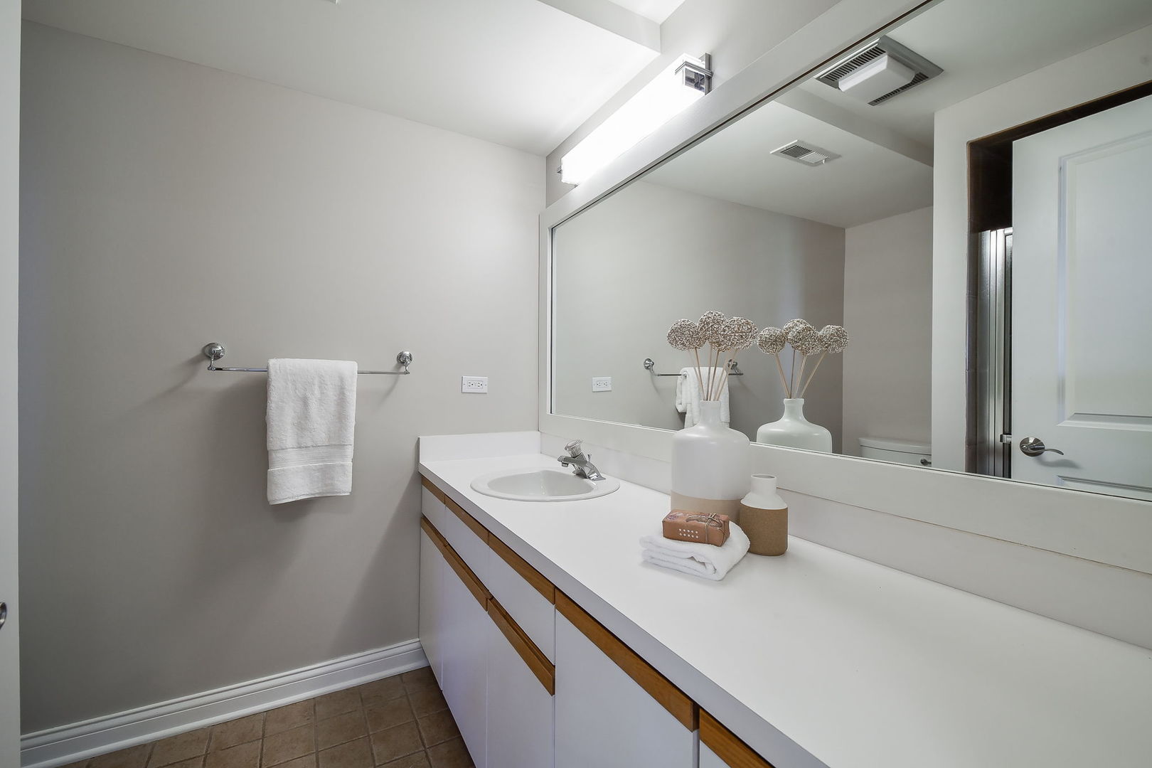 4733 ROSLYN Road, Downers Grove, IL 60515