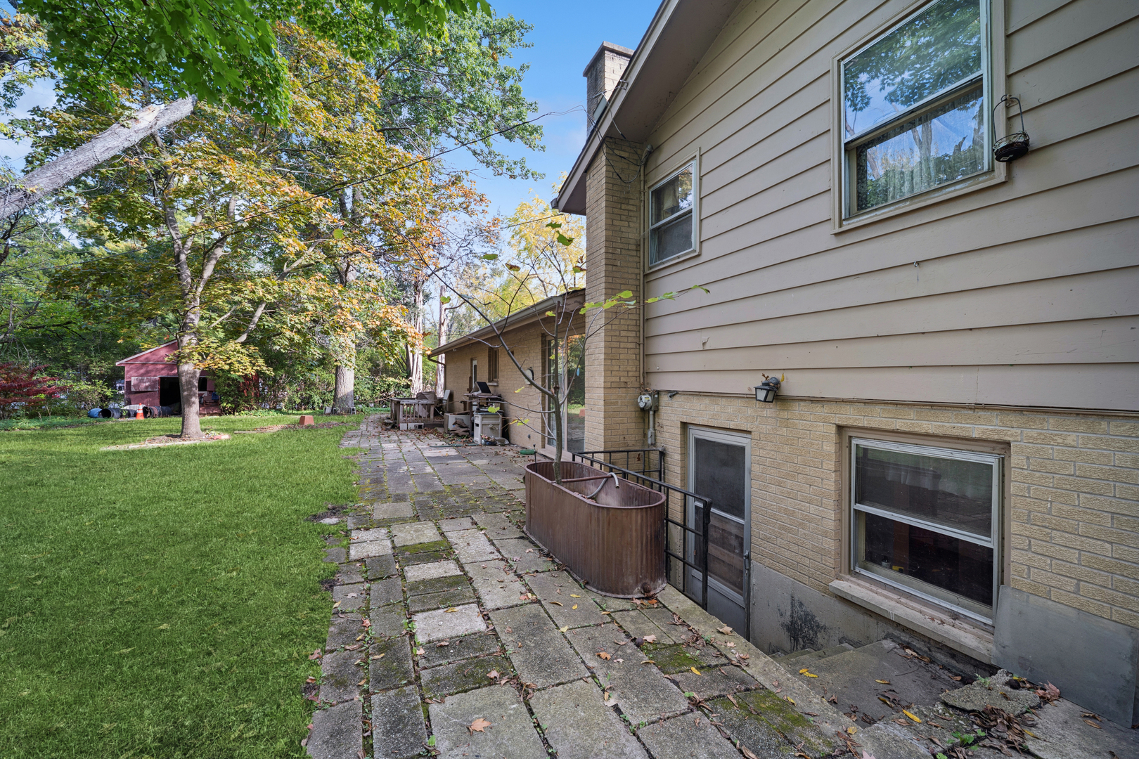 1068 N Hainesville Road, Round Lake, IL 60073