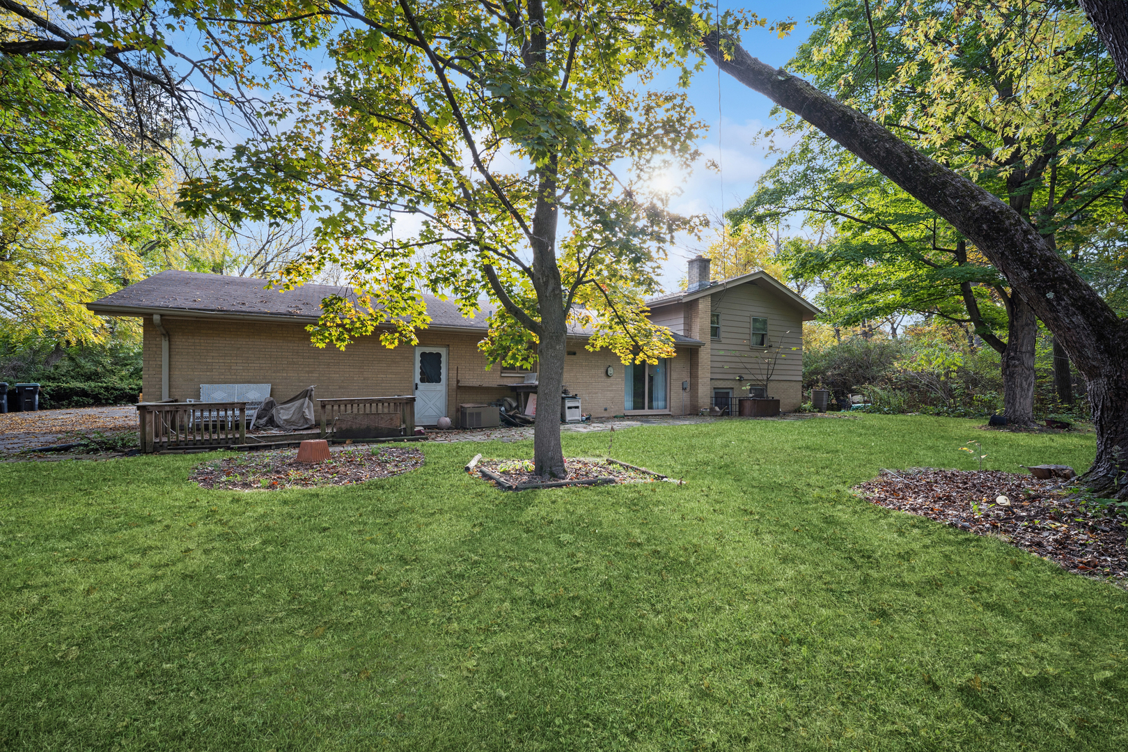 1068 N Hainesville Road, Round Lake, IL 60073