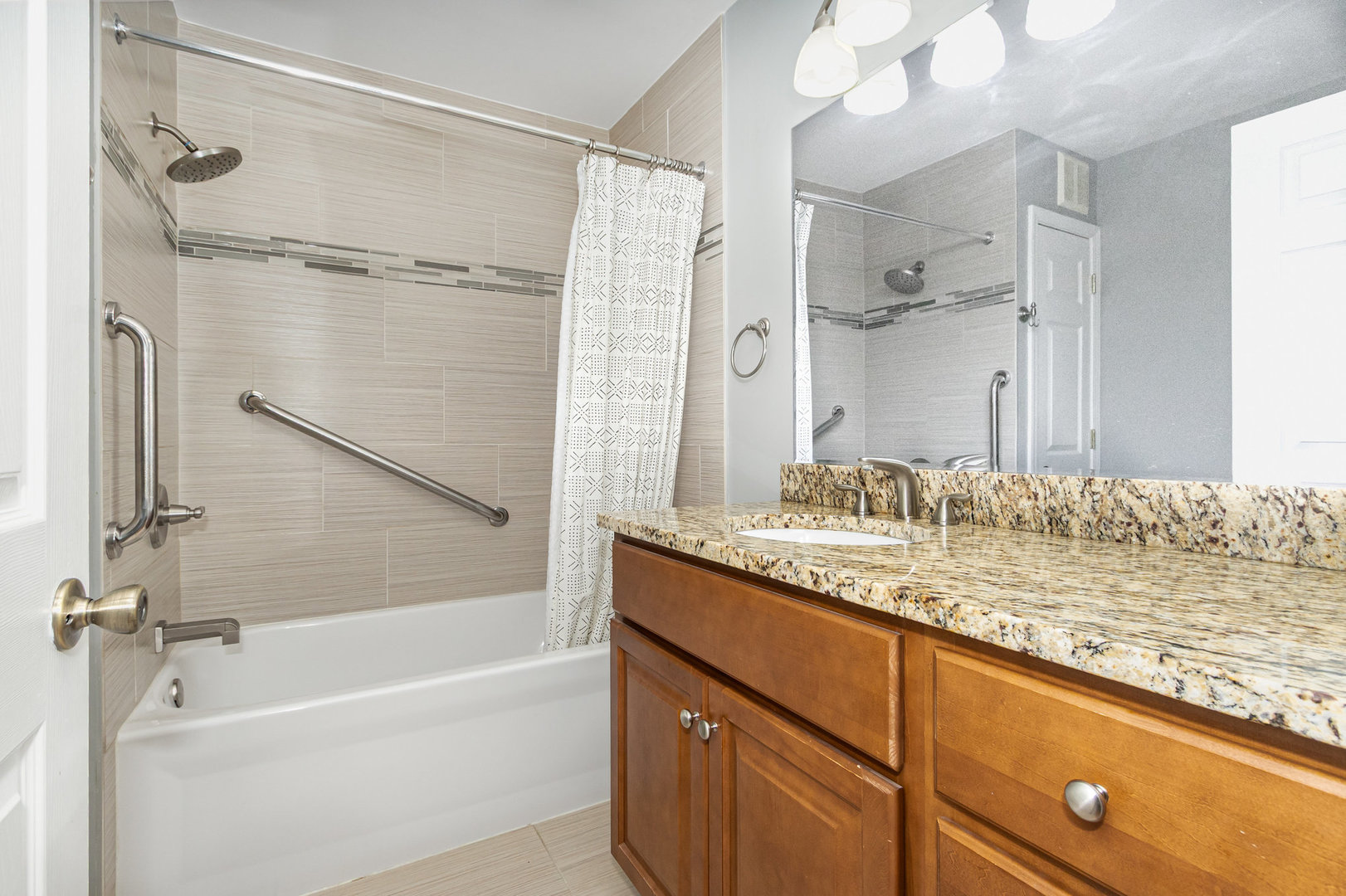 17 E Charles Street, Plano, IL 60545