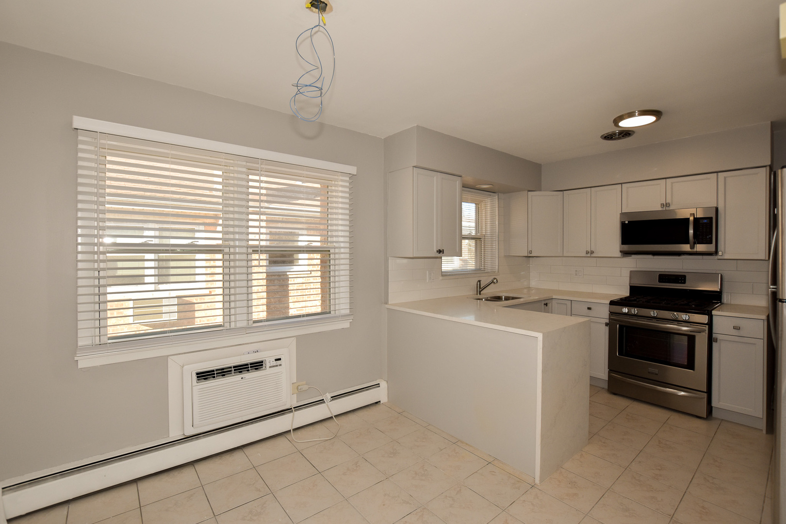 6925 N Rosemary Lane #2E, Niles, IL 60714