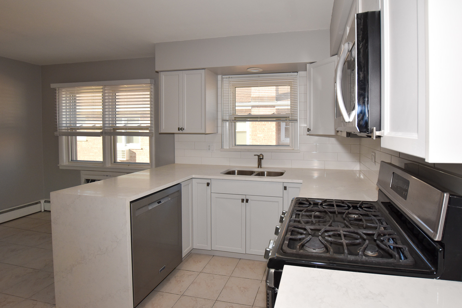 6925 N Rosemary Lane #2E, Niles, IL 60714