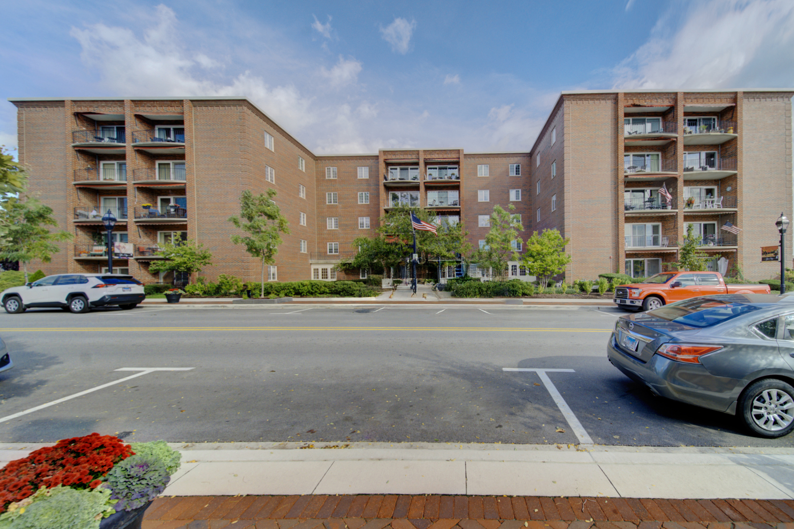 515 N Main Street #5F-S, Glen Ellyn, IL 60137