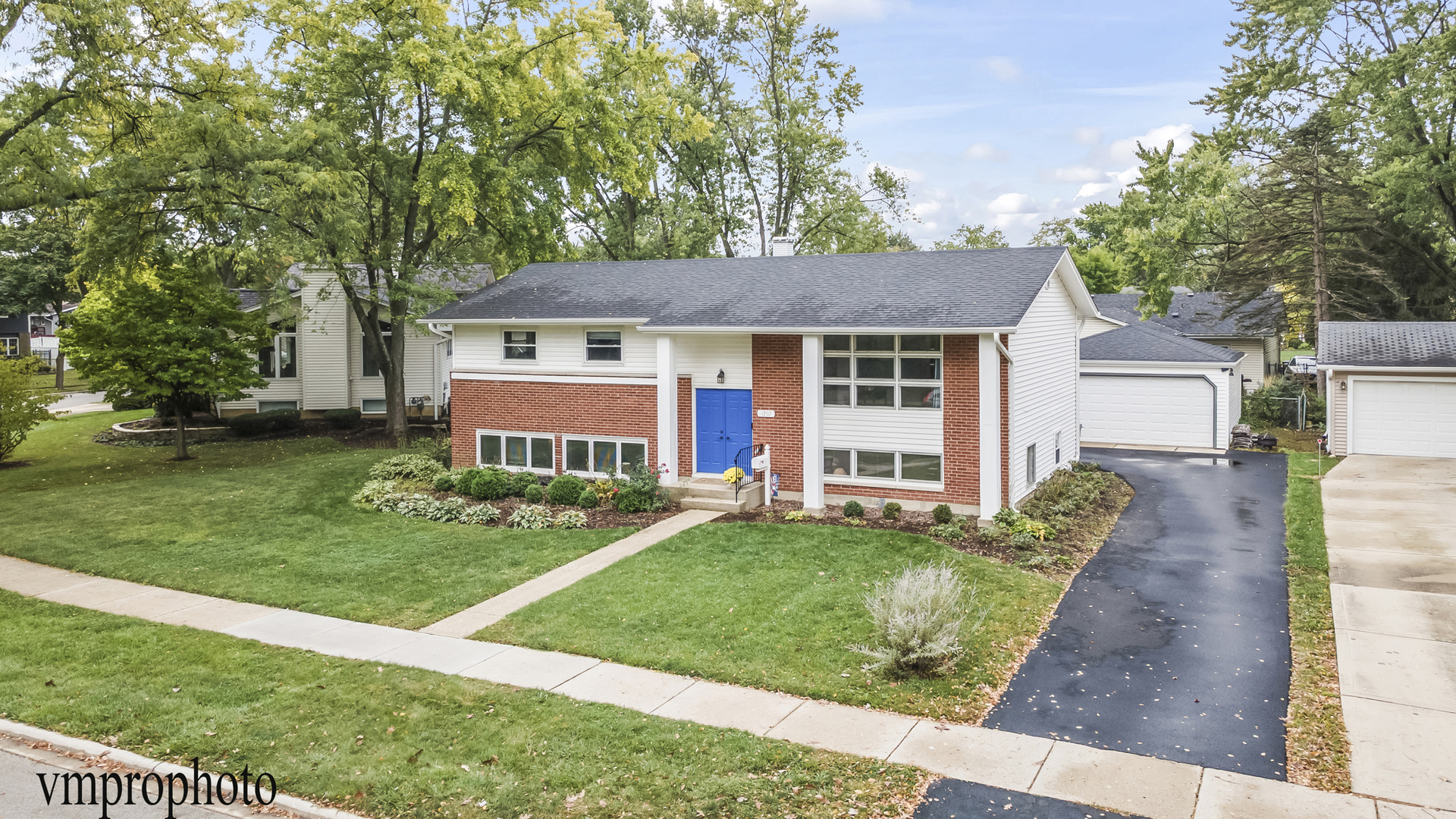 1207 E Sayles Drive, Palatine, IL 60074