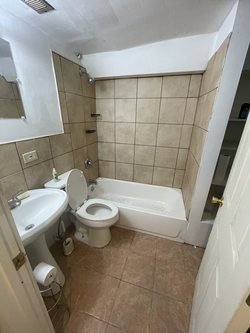 2723 W Washington Boulevard, Chicago, IL 60612