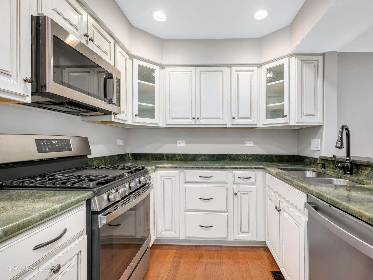 296 LORRAINE Circle, Bloomingdale, IL 60108