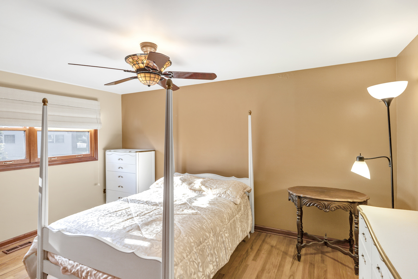 1306 E Best Drive, Arlington Heights, IL 60004