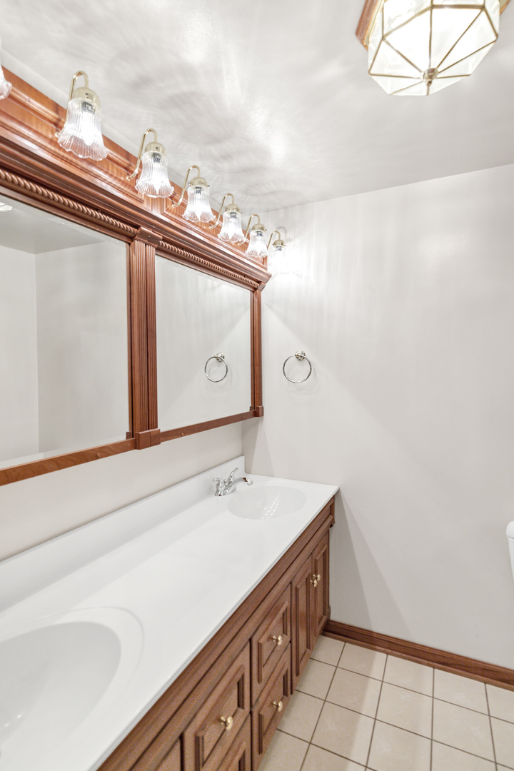 1306 E Best Drive, Arlington Heights, IL 60004