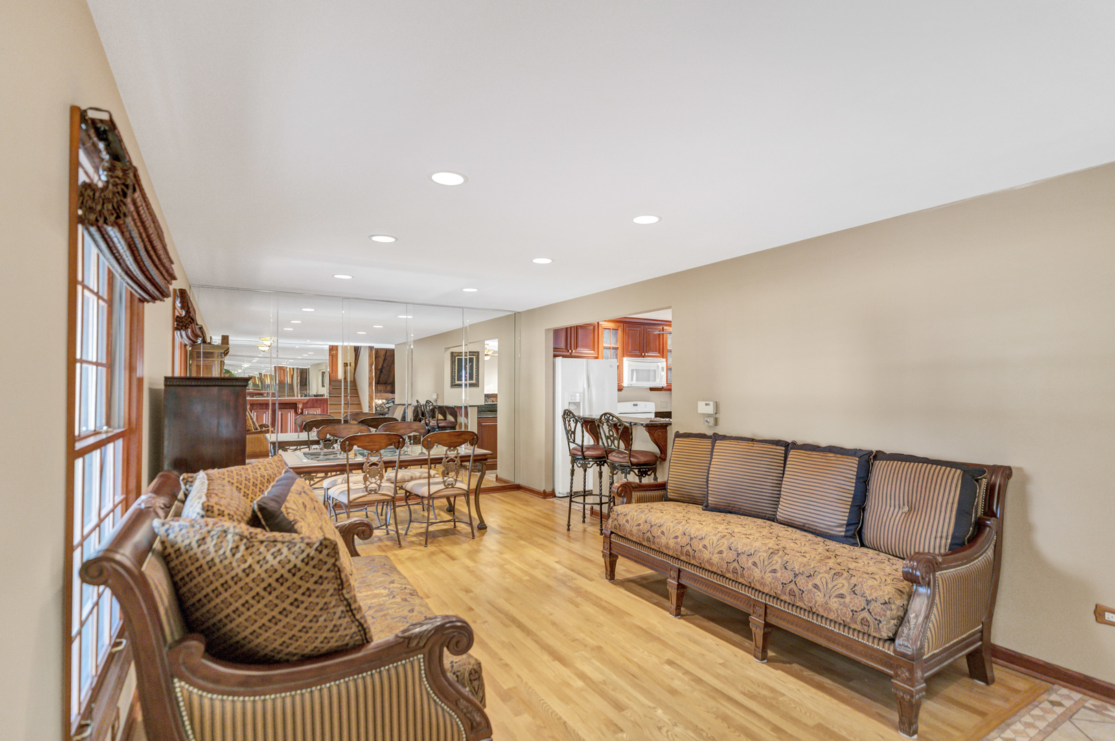 1306 E Best Drive, Arlington Heights, IL 60004