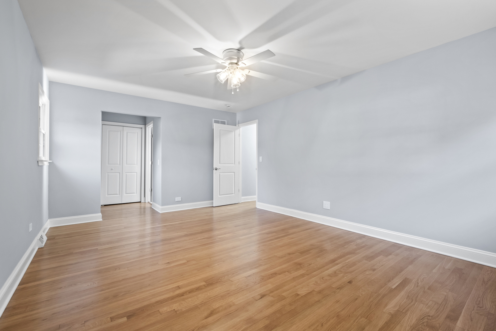 1813 E Wood Lane, Mount Prospect, IL 60056