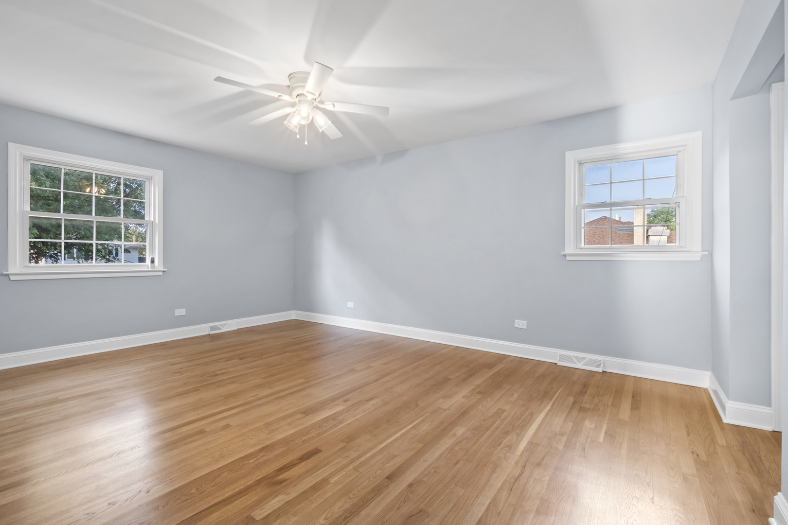 1813 E Wood Lane, Mount Prospect, IL 60056