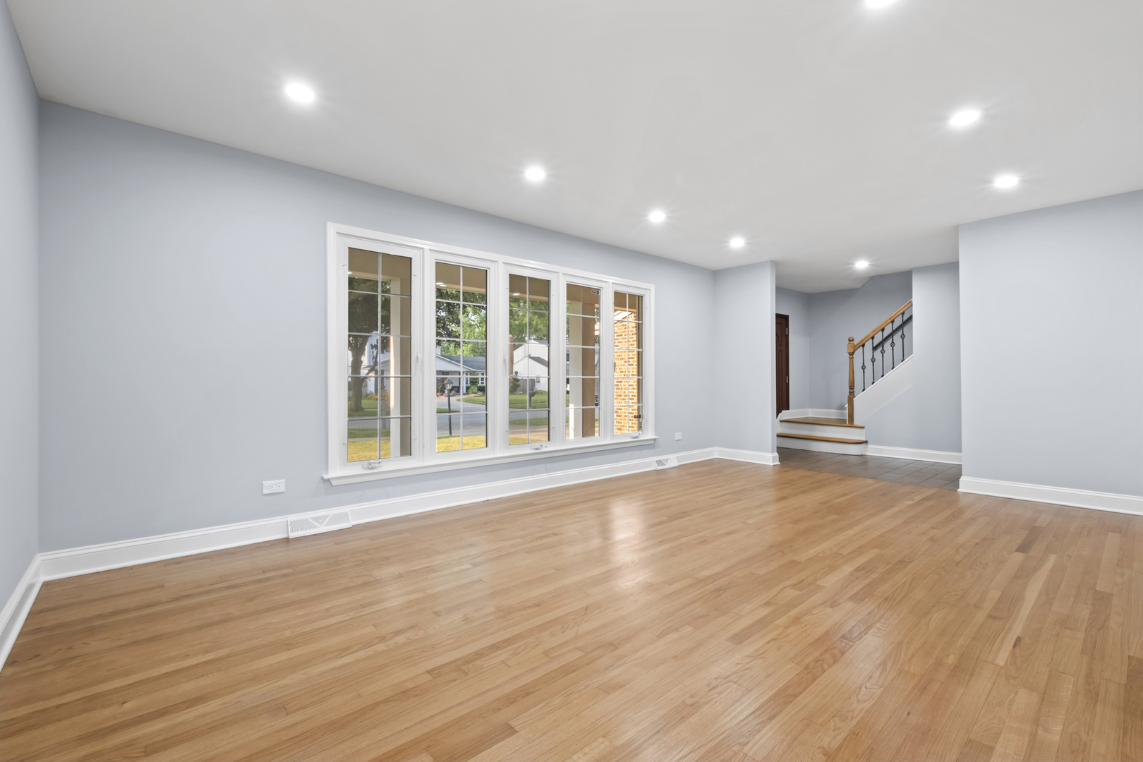 1813 E Wood Lane, Mount Prospect, IL 60056