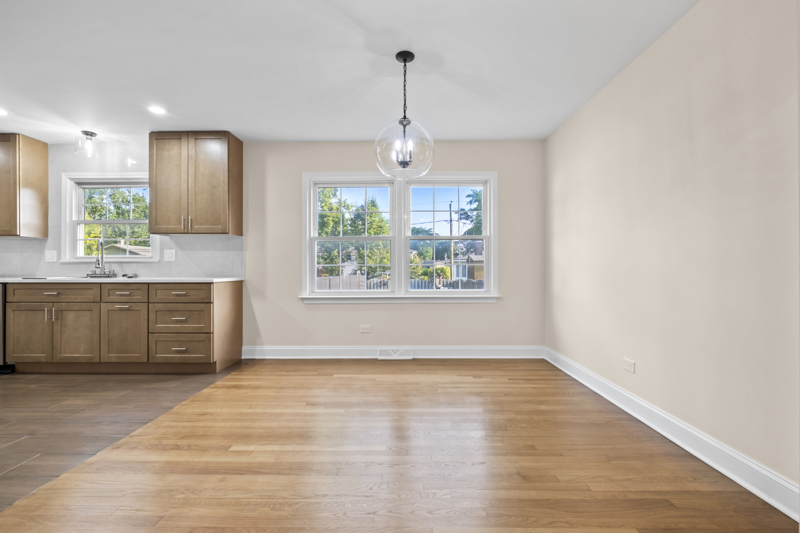 1813 E Wood Lane, Mount Prospect, IL 60056