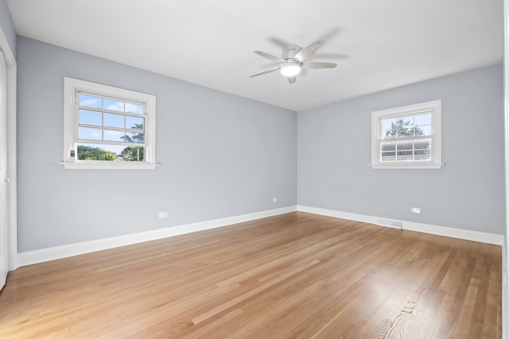 1813 E Wood Lane, Mount Prospect, IL 60056