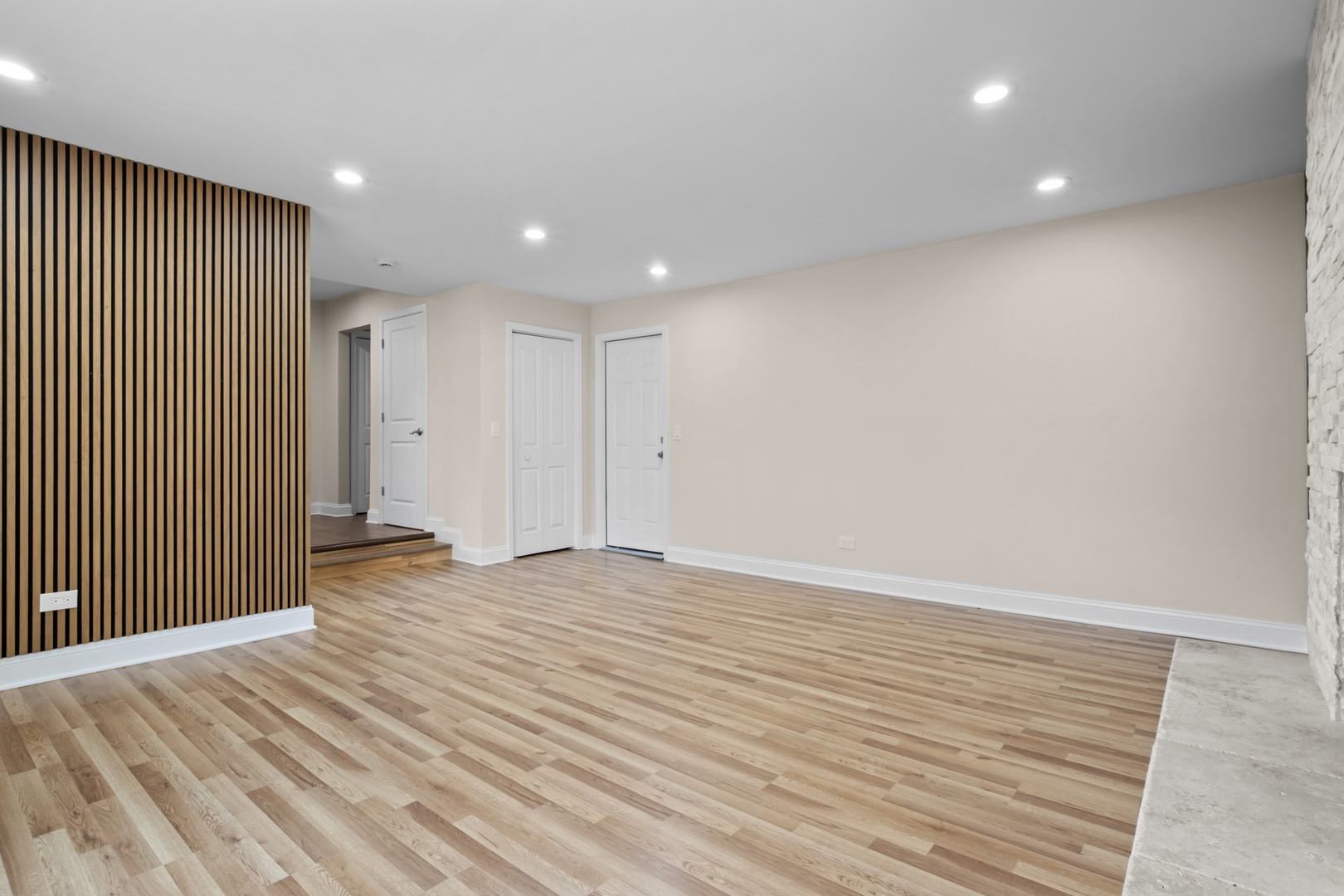 1813 E Wood Lane, Mount Prospect, IL 60056