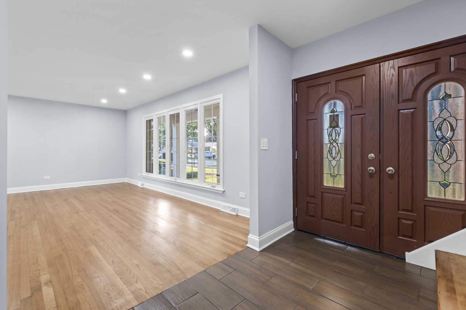 1813 E Wood Lane, Mount Prospect, IL 60056