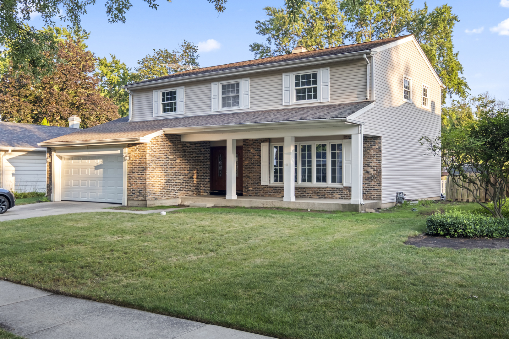 1813 E Wood Lane, Mount Prospect, IL 60056