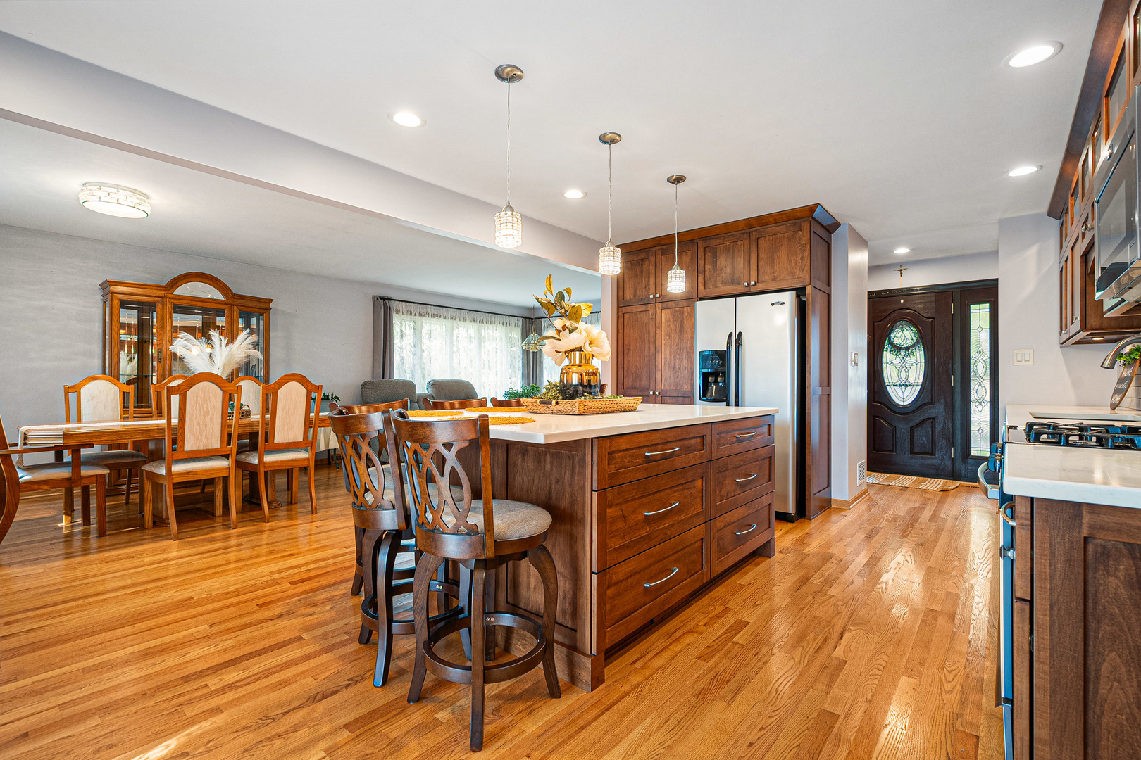 8832 Pleasant Avenue, Hickory Hills, IL 60457