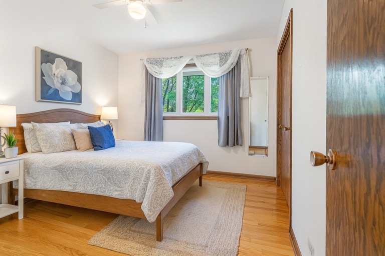 8832 Pleasant Avenue, Hickory Hills, IL 60457