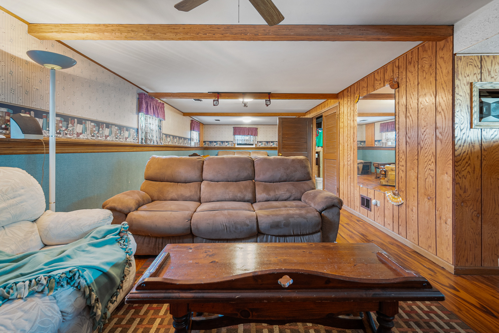 8832 Pleasant Avenue, Hickory Hills, IL 60457