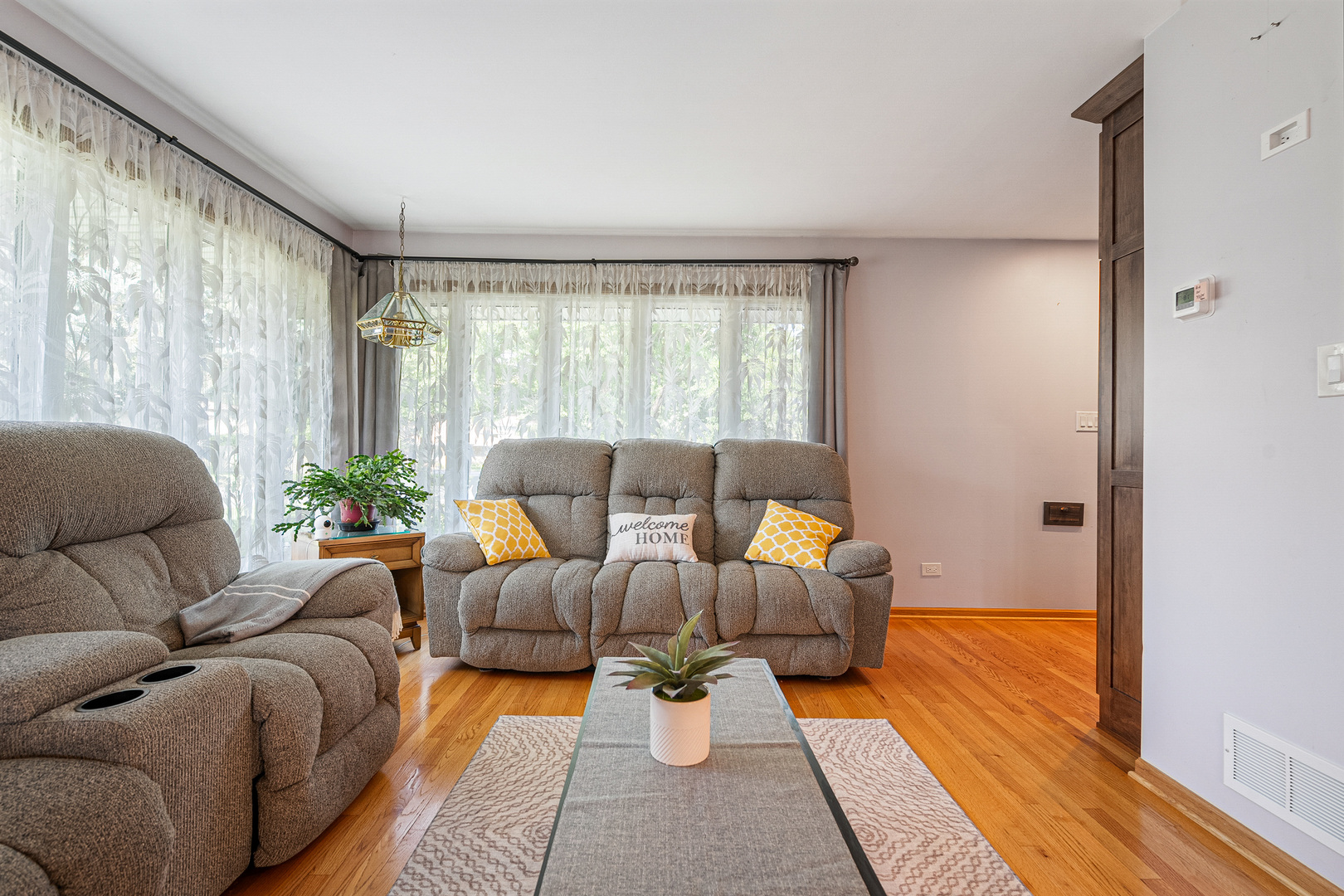 8832 Pleasant Avenue, Hickory Hills, IL 60457