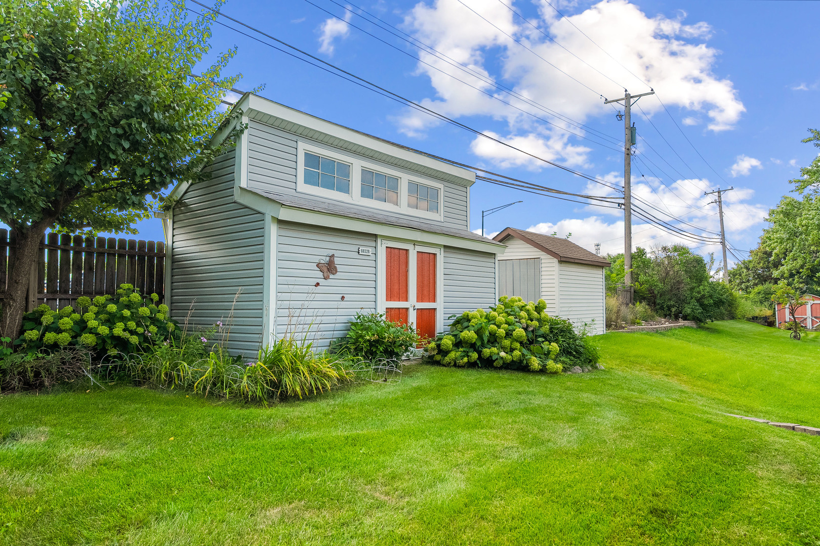 8832 Pleasant Avenue, Hickory Hills, IL 60457