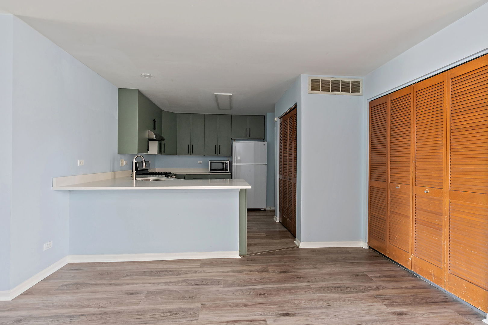 8 Taft Court #A, Streamwood, IL 60107