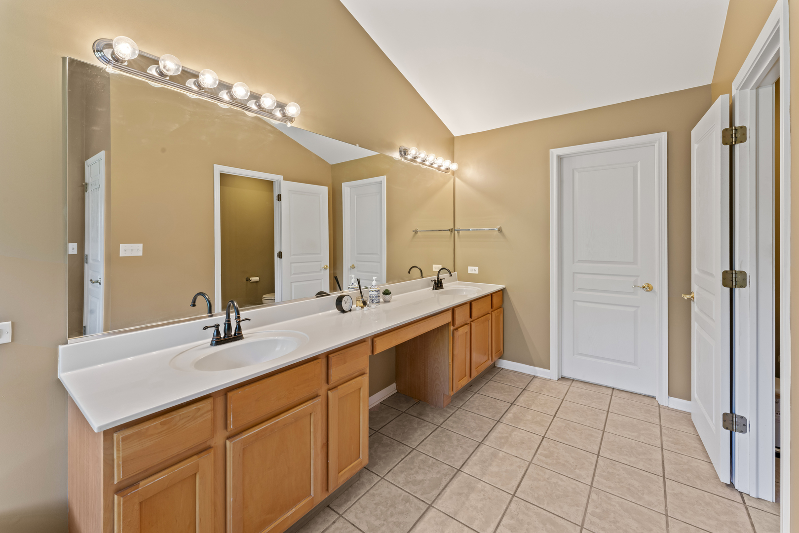 601 Woods Creek Lane, Algonquin, IL 60102