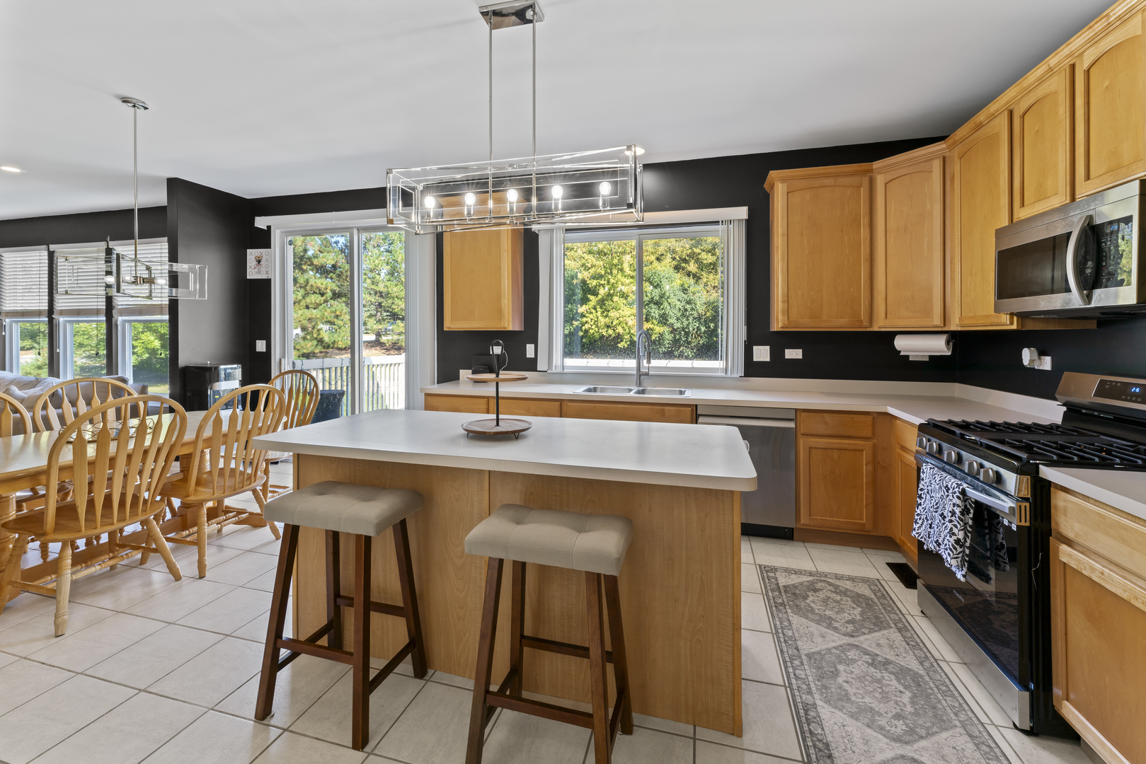 601 Woods Creek Lane, Algonquin, IL 60102