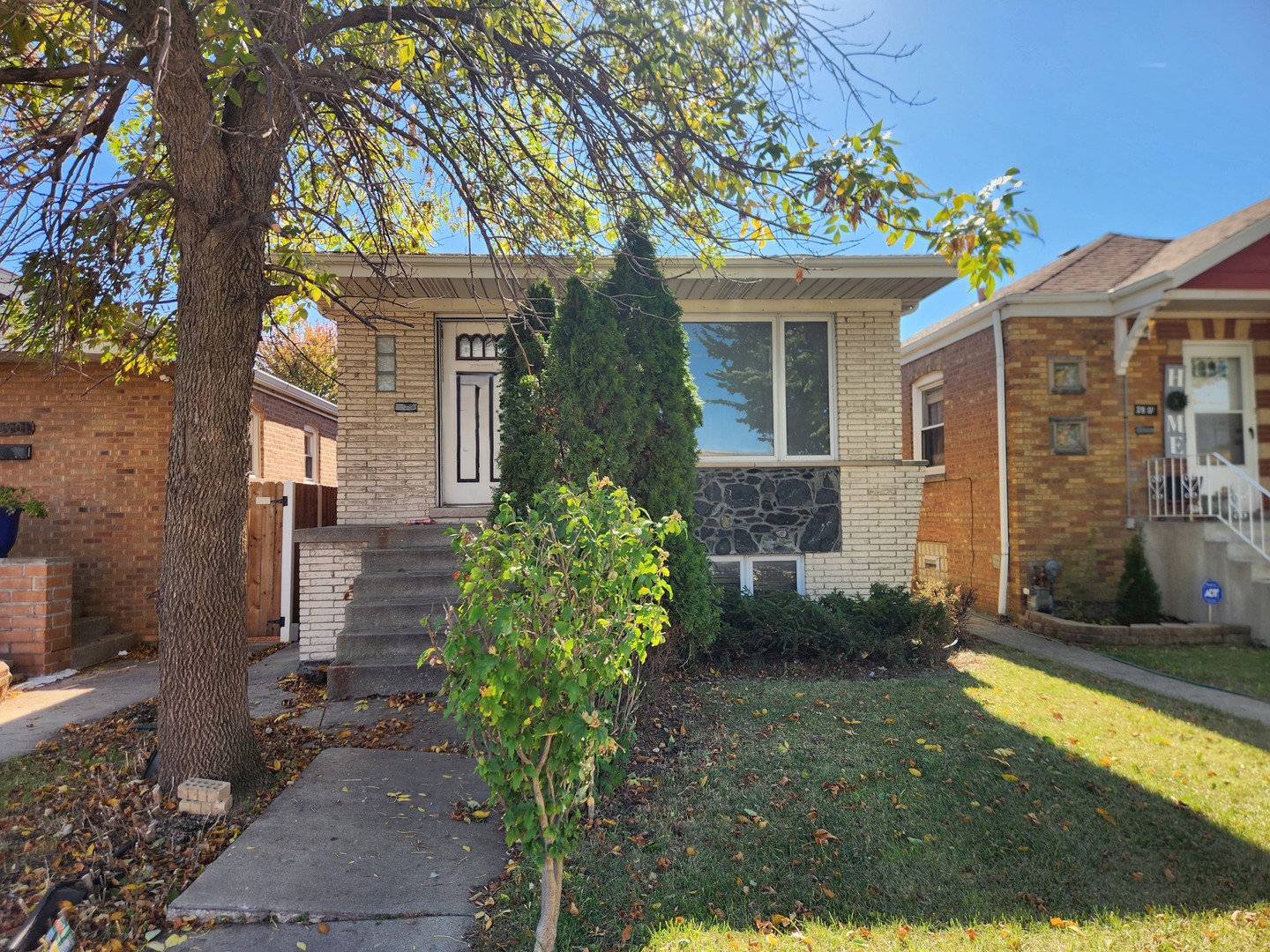 3905 W 71st Street, Chicago, IL 60629