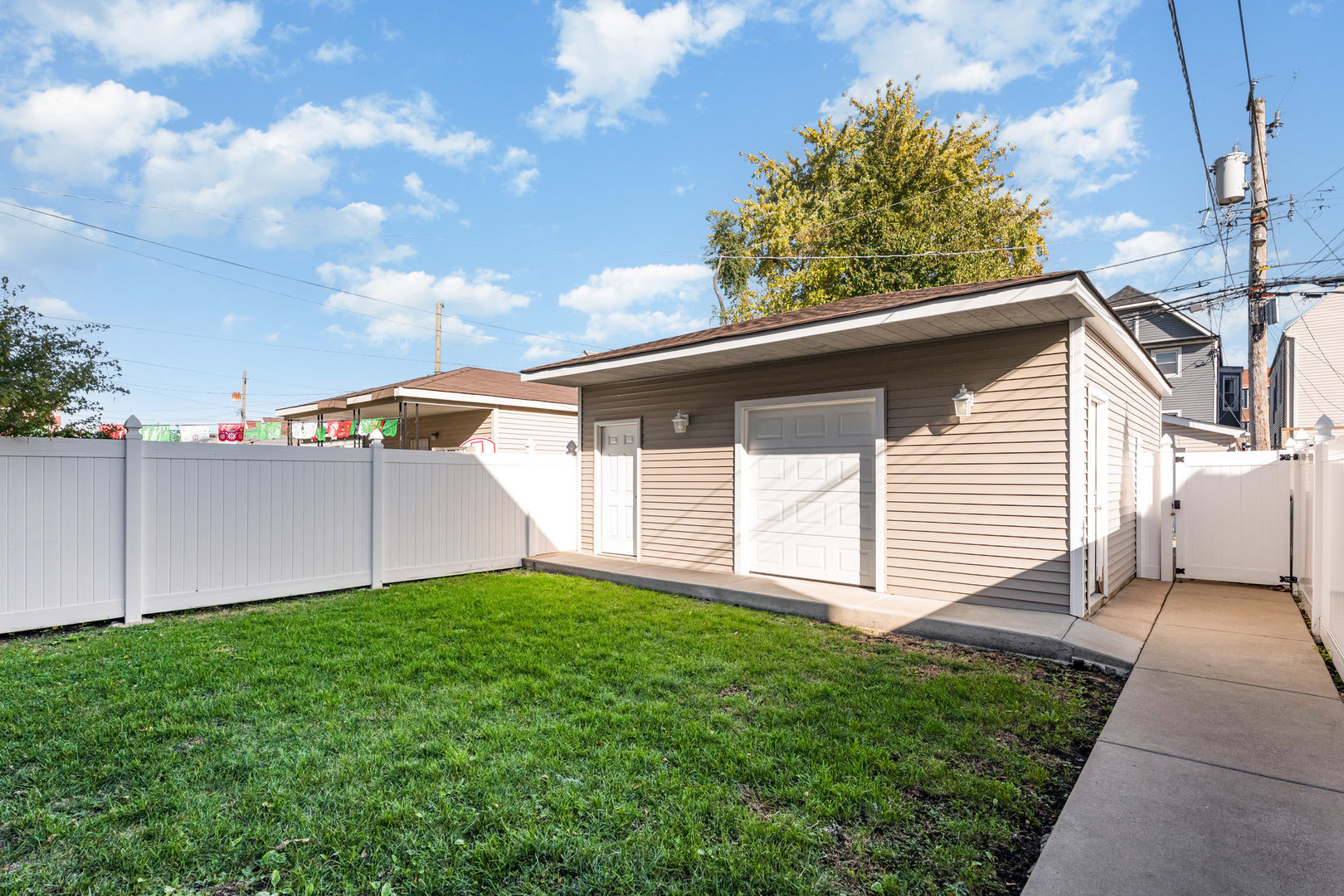 2113 N Avers Avenue, Chicago, IL 60647