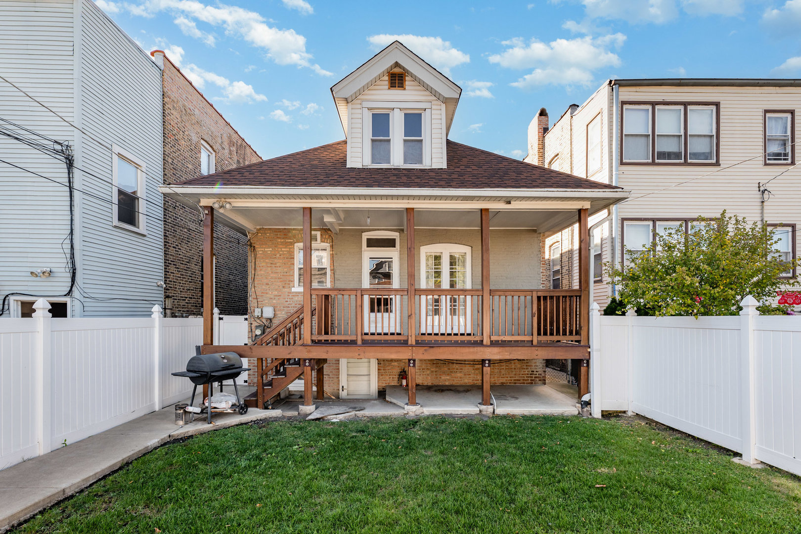 2113 N Avers Avenue, Chicago, IL 60647