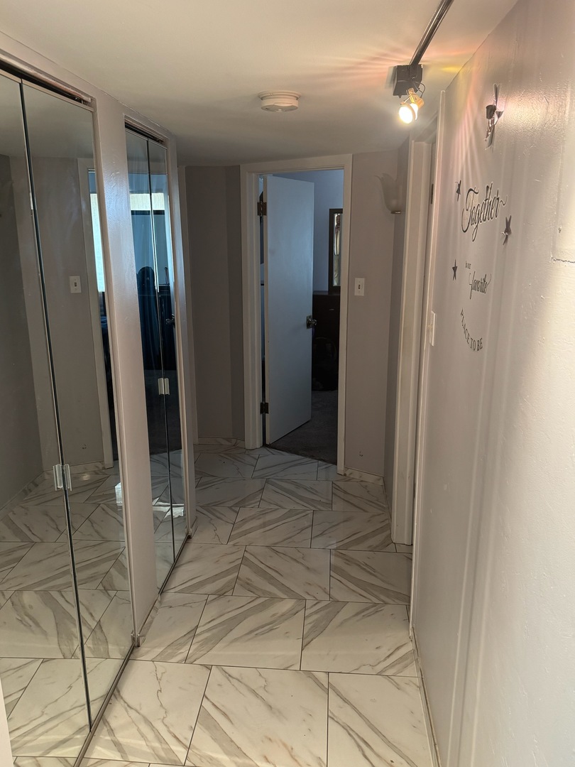 18855 Burnham Avenue #231, Lansing, IL 60438