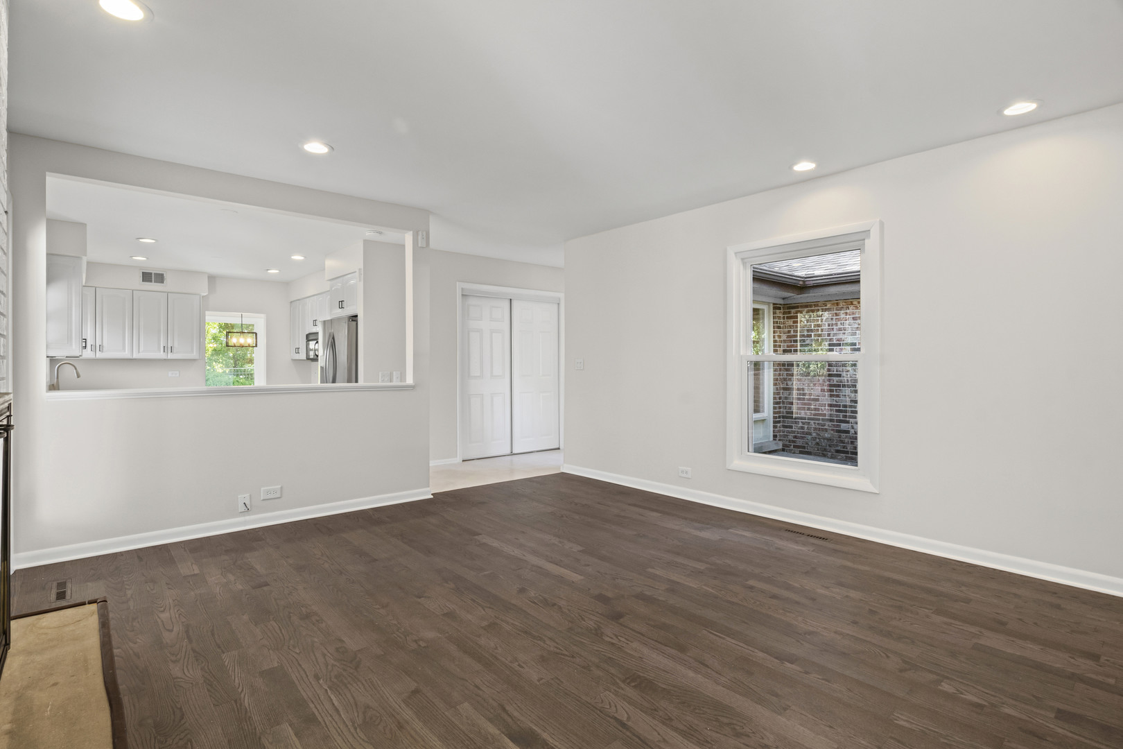 715 E Valley Lane, Arlington Heights, IL 60004