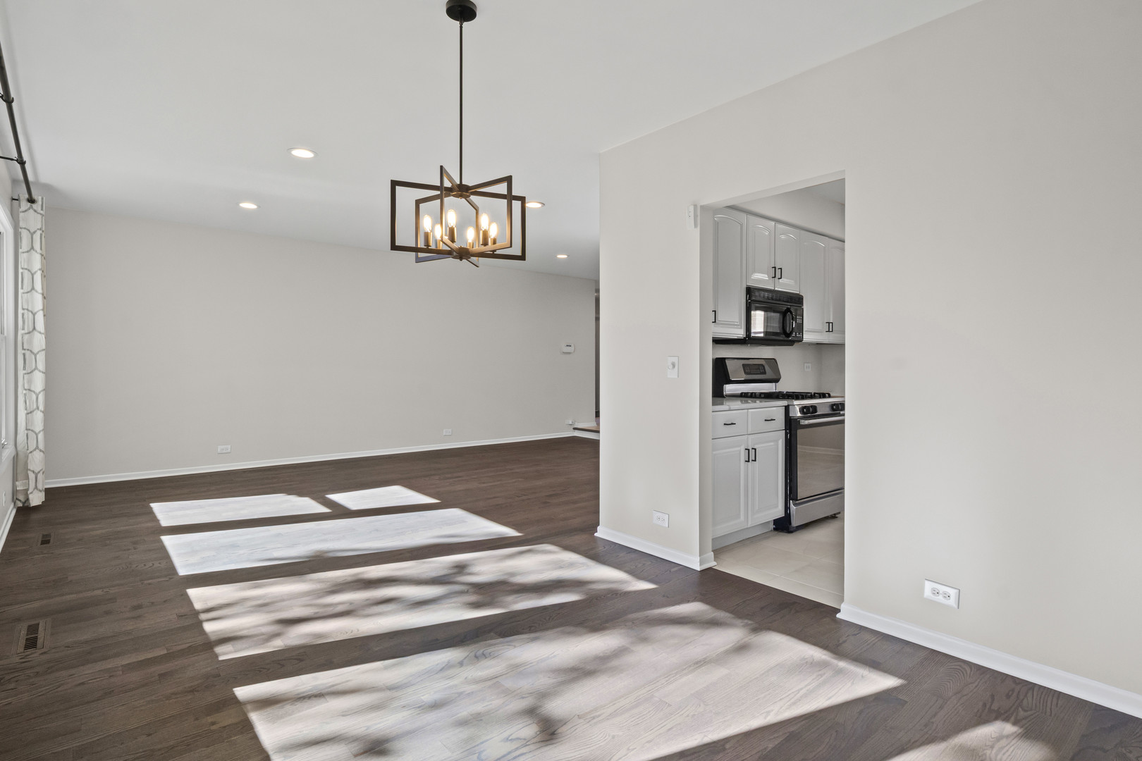 715 E Valley Lane, Arlington Heights, IL 60004