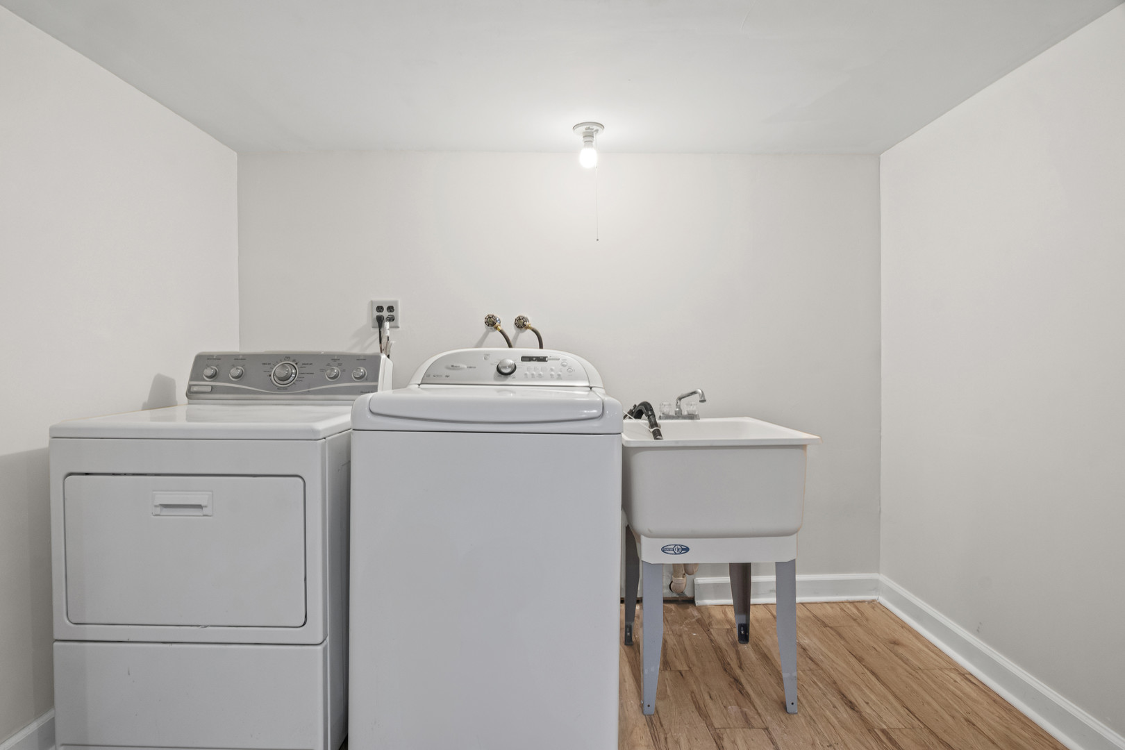 715 E Valley Lane, Arlington Heights, IL 60004